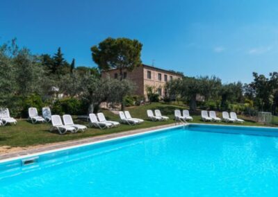 Residence con piscina a Loreto, a due passi dalla Riviera del Conero.